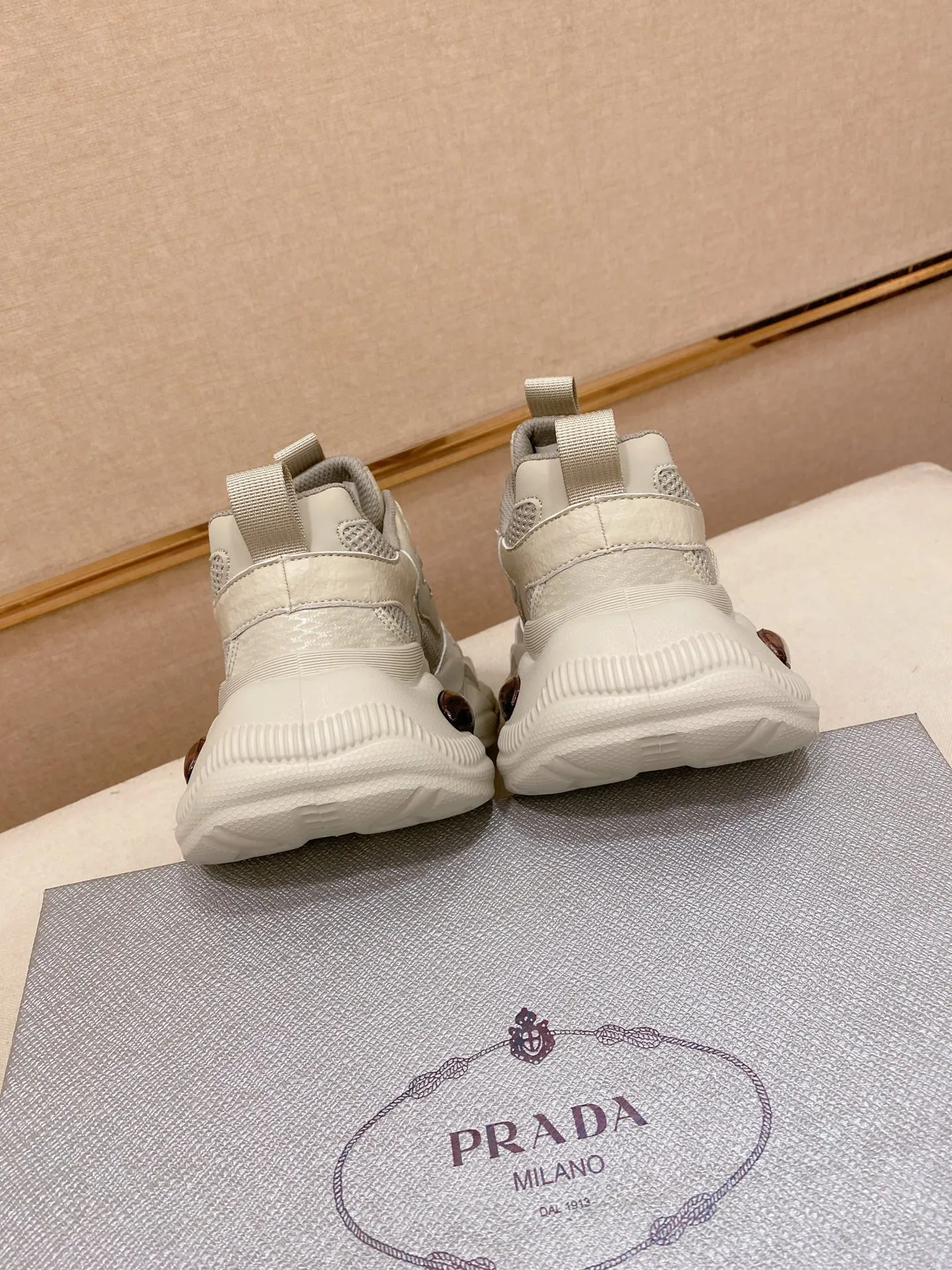 Men's shoes 💰: 462💰 [Prada～Prada] Trendy new styles are on the market. Same style as the official website. Counter quality. Original version. [Strong] [Strong] Imported selected first-layer cowhide. Comfortable and breathable sheepskin lining, fine workmanship, upper layer made of 100% pure cowhide, original last shape, comfortable on the feet, shoe sizes 38 to 44